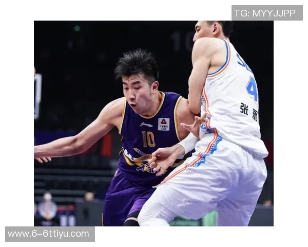 弗菲表现出色6投3中贡献12分3篮板1助攻1盖帽展现实力